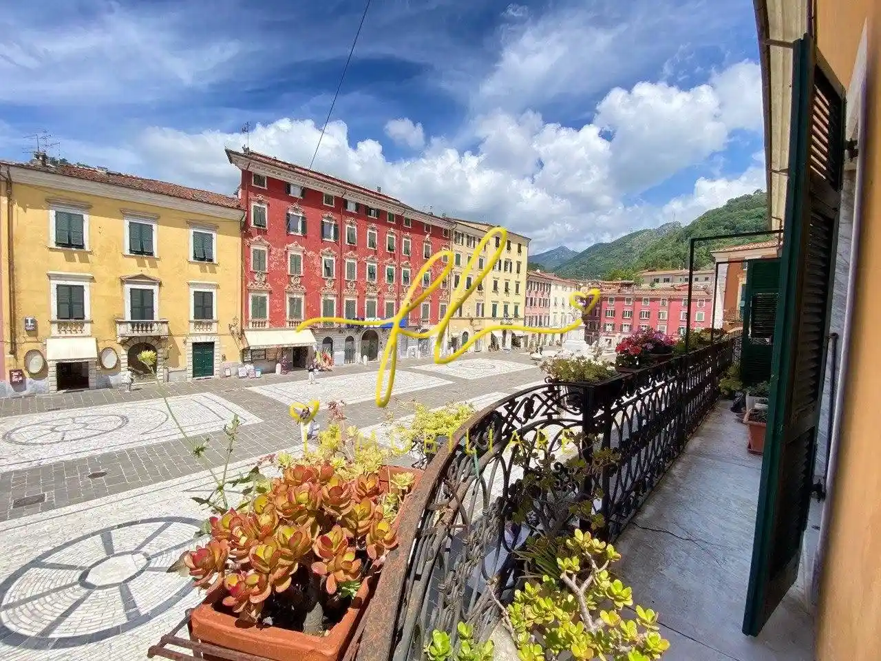 Palazzo - Edificio in vendita a Carrara