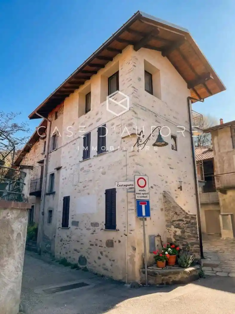 Villa in vendita a Cocquio-Trevisago