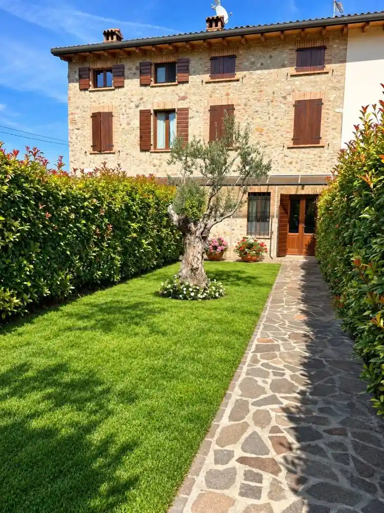 Casa indipendente in affitto a Peschiera del Garda