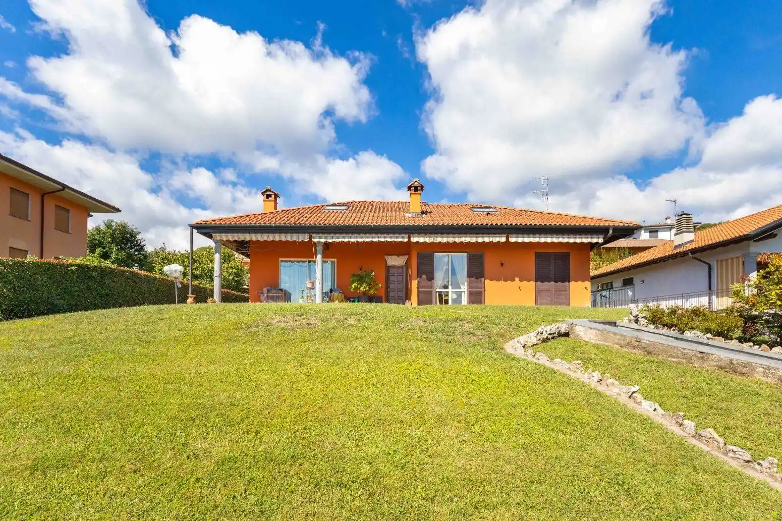 Villa in vendita a Arizzano