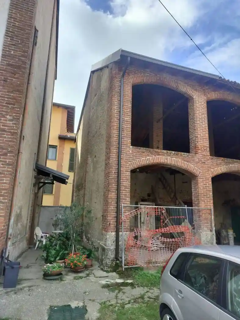 Rustico - Casale in vendita a Bregnano