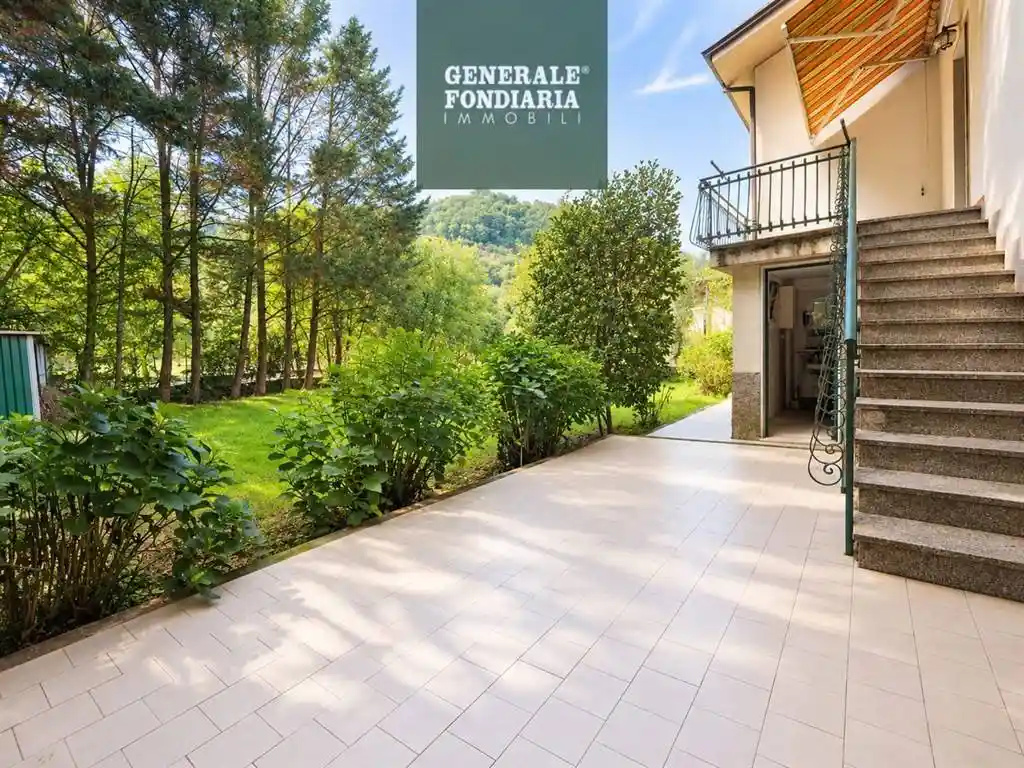 Casa indipendente in vendita a Follo