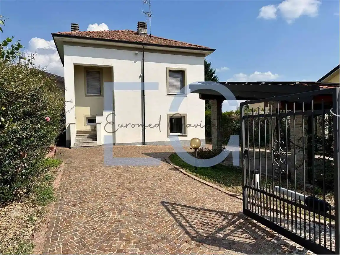 Casa indipendente in affitto a Cantello