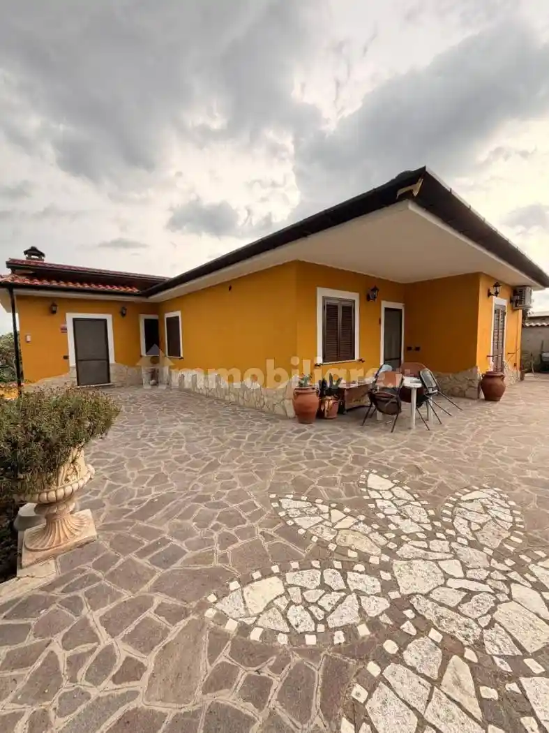 Villa in vendita a Aprilia