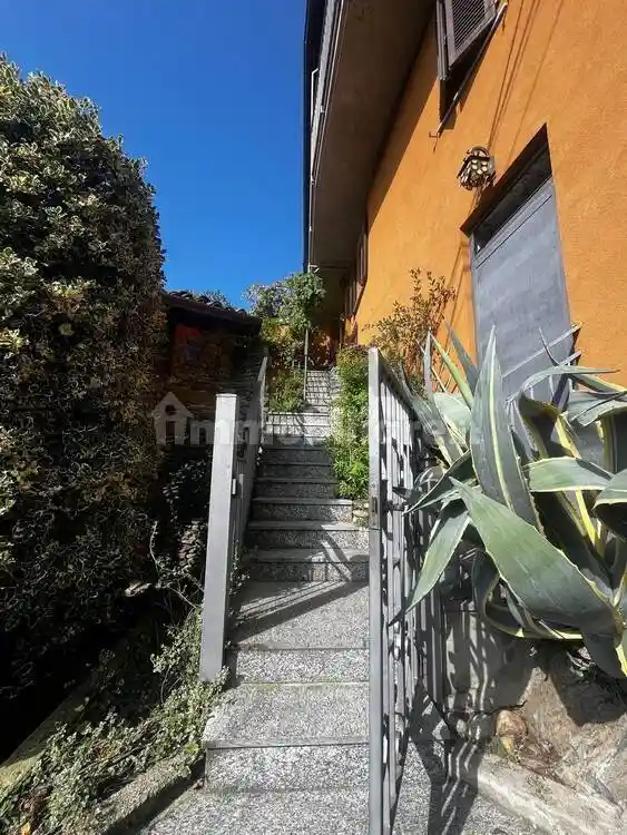 Casa indipendente in vendita a Montegrino Valtravaglia