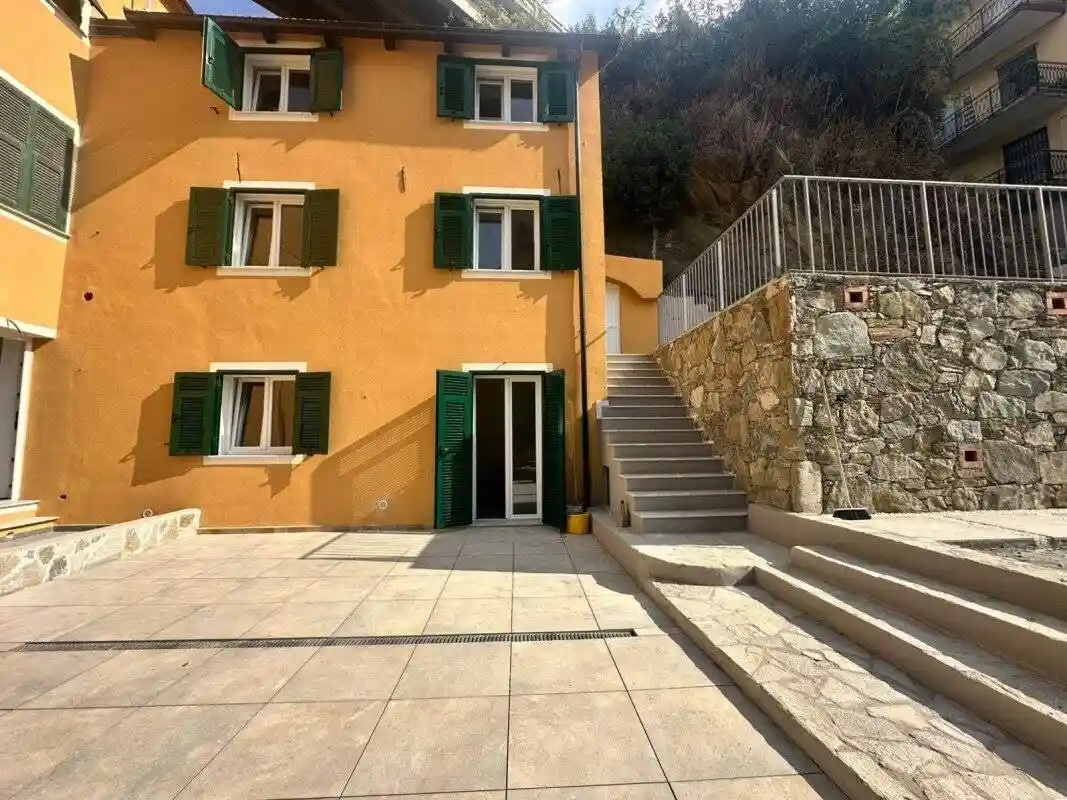 Casa indipendente in vendita a Varazze