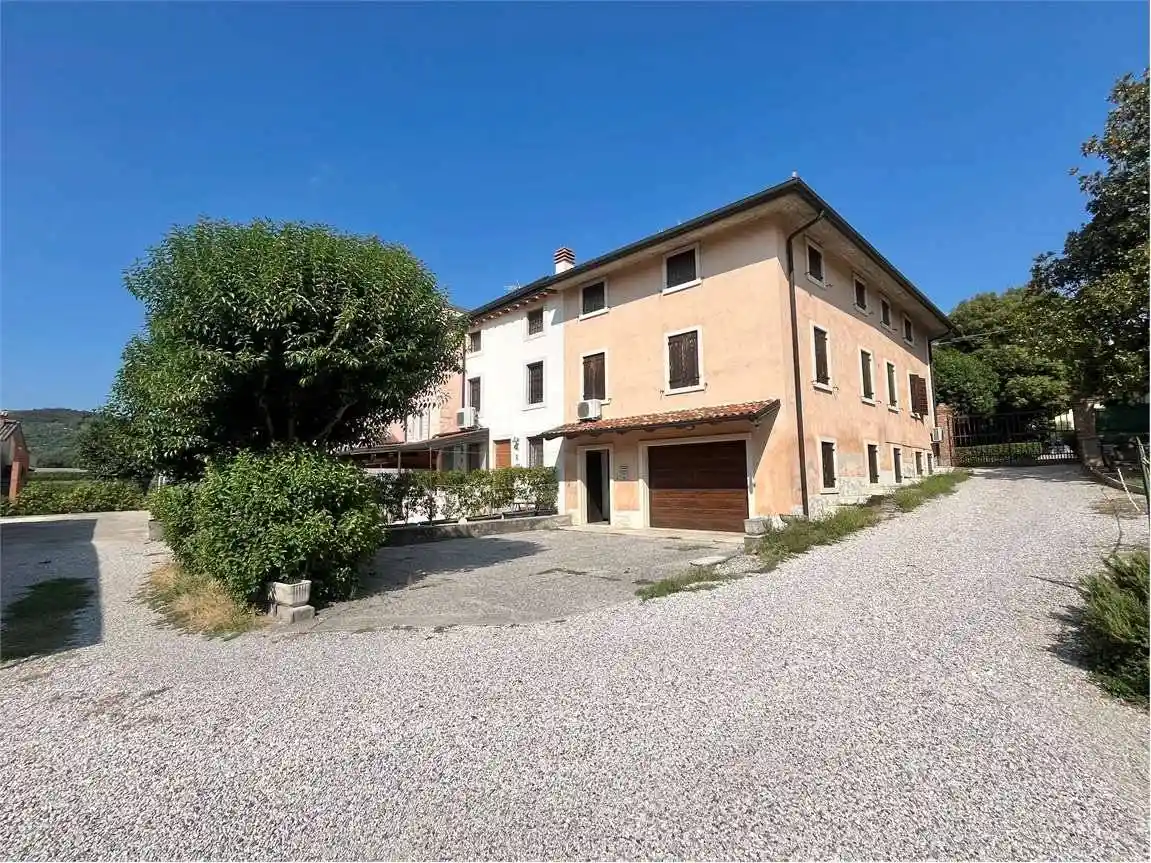 Casa indipendente in vendita a Verona