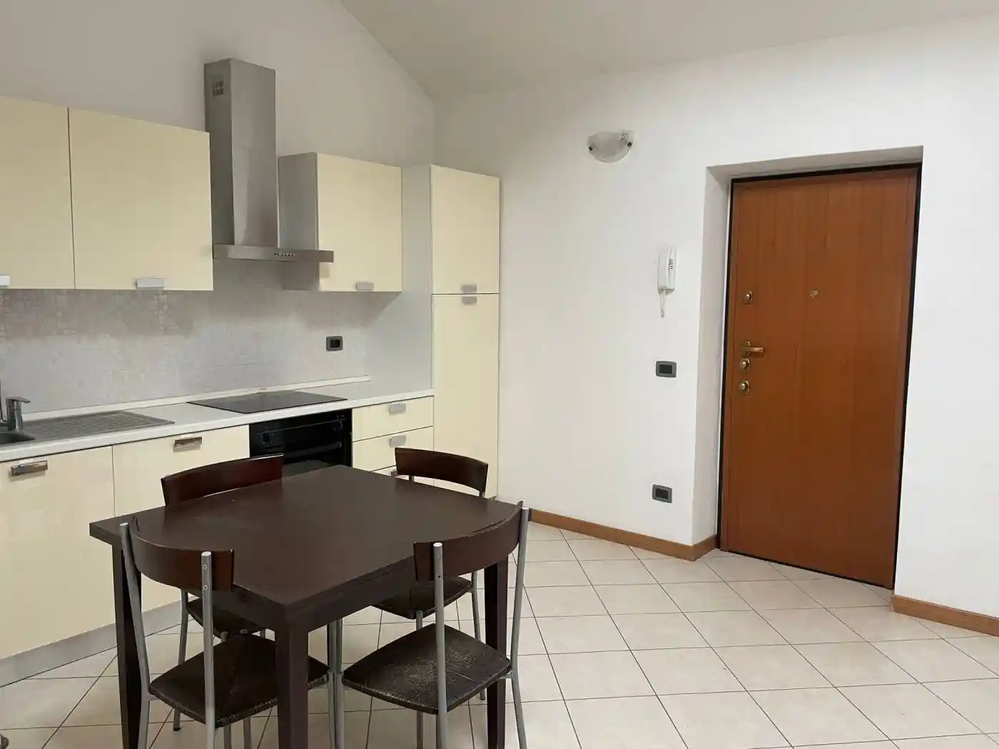 Appartamento in affitto a Casnate con Bernate