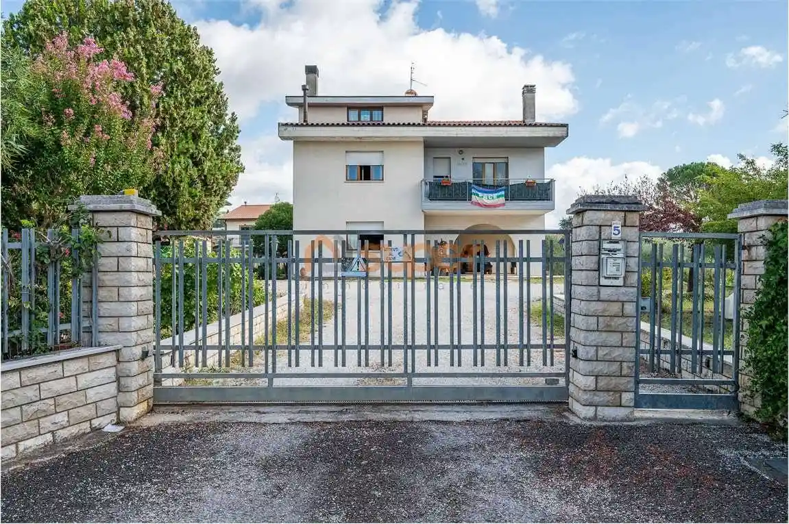 Casa indipendente in vendita a Perugia