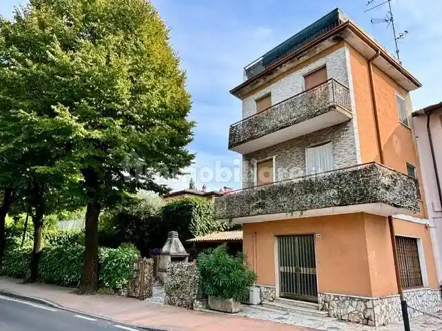 Palazzo - Edificio in vendita a Desenzano del Garda