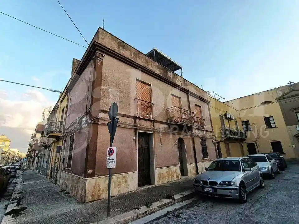 Palazzo - Edificio in vendita a Paceco