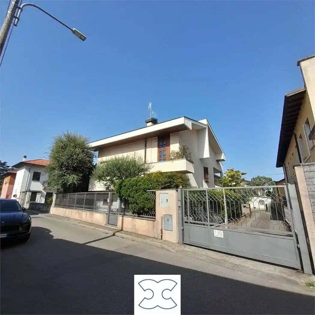 Casa indipendente in vendita a Busto Arsizio