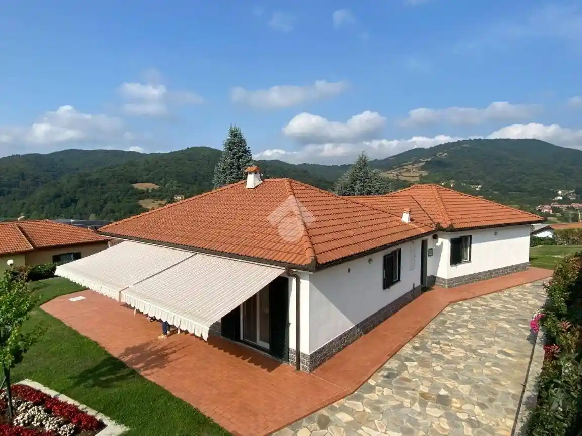 Villa in vendita a Casella