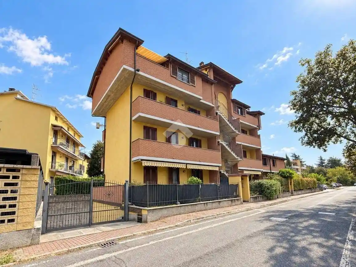 Appartamento in vendita a Caronno Pertusella