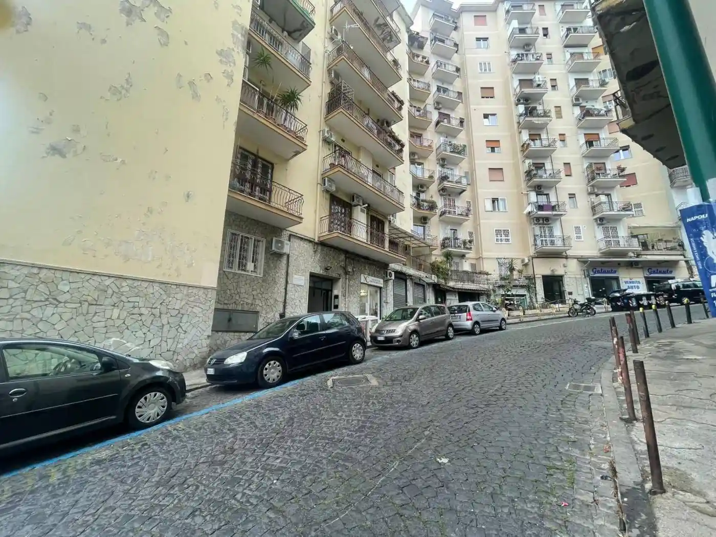 Appartamento in vendita a Napoli
