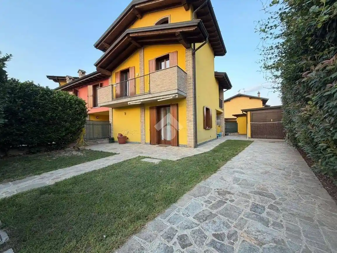 Villetta a schiera in affitto a Quintano