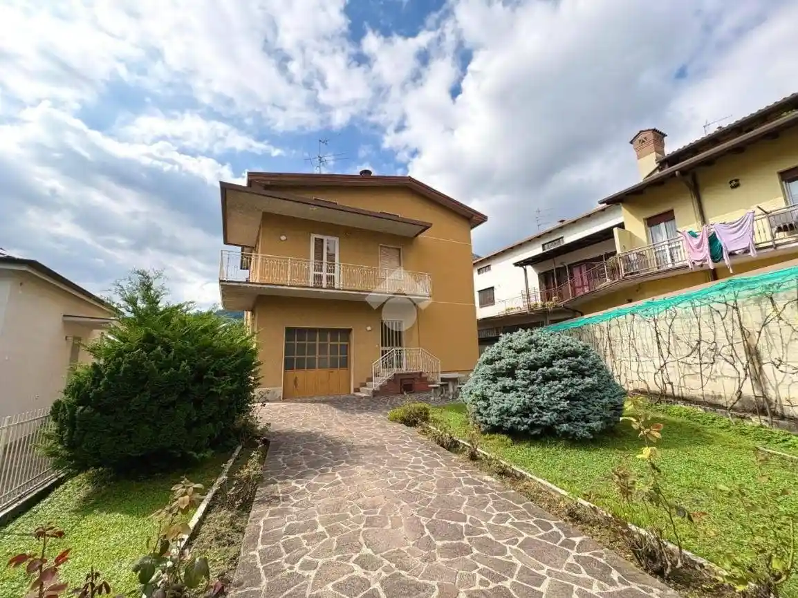 Villa in vendita a Albino