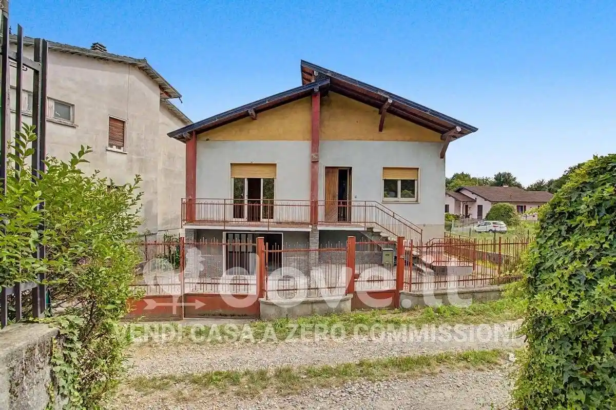 Casa indipendente in vendita a Laveno-Mombello