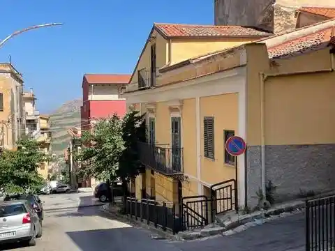 Palazzo - Edificio in vendita a San Giuseppe Jato