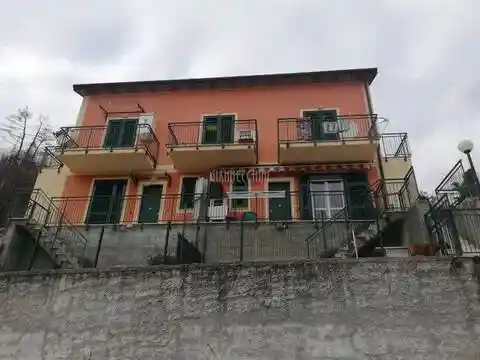 Appartamento in vendita a Follo