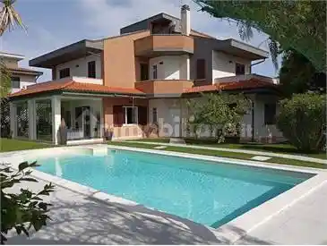 Villa in vendita a Latina