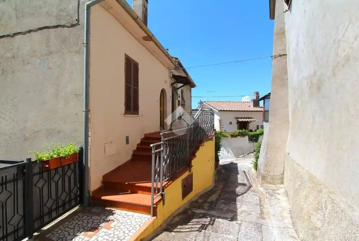 Casa indipendente in vendita a Stroncone