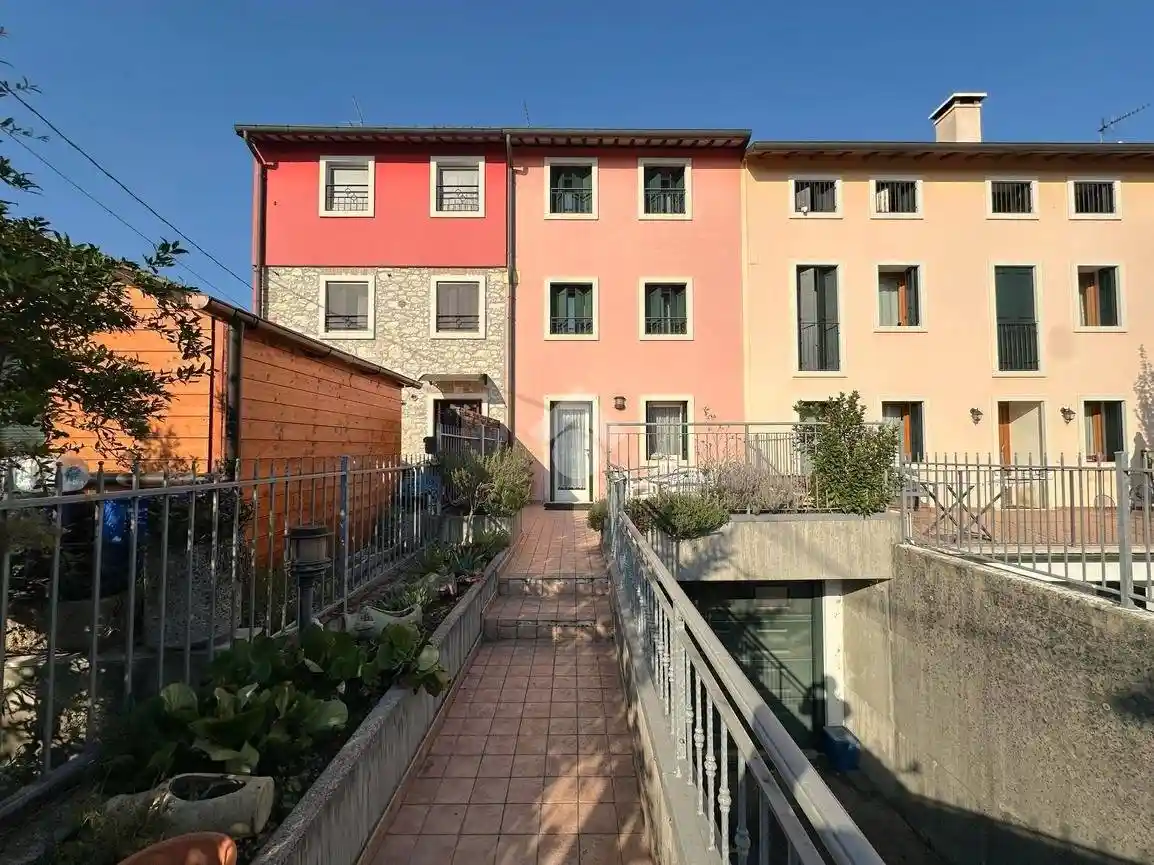 Casa indipendente in vendita a Montecchio Maggiore