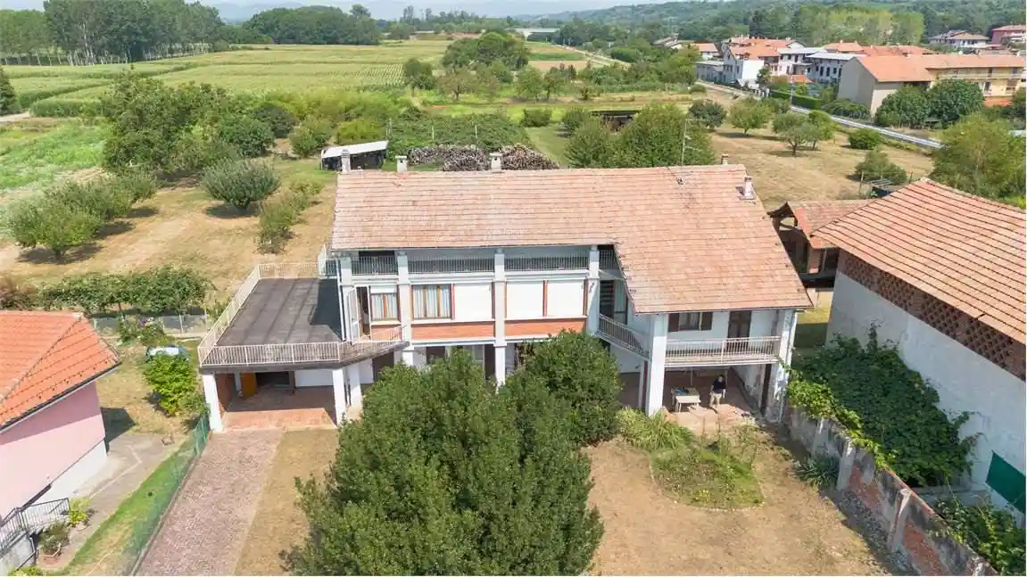 Villa in vendita a Fara Novarese