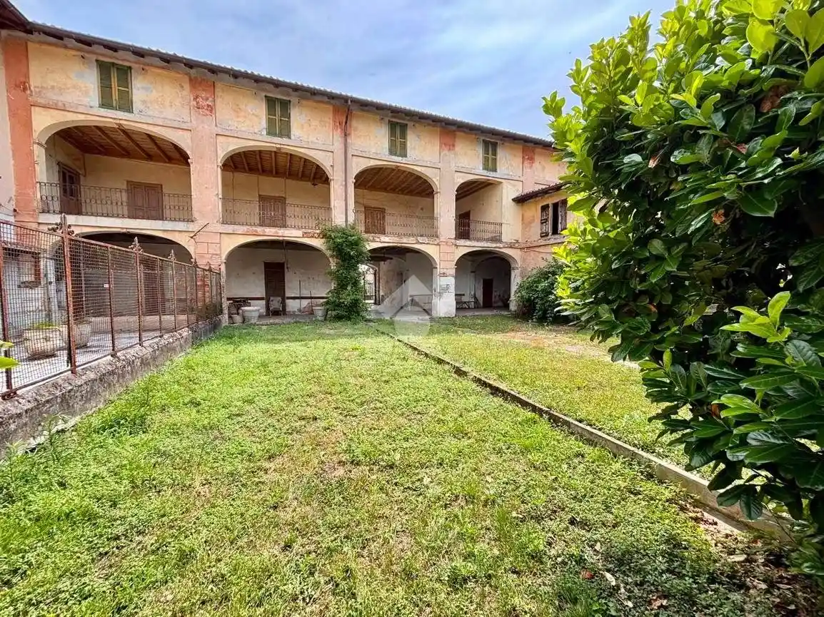 Rustico - Casale in vendita a Castel Rozzone