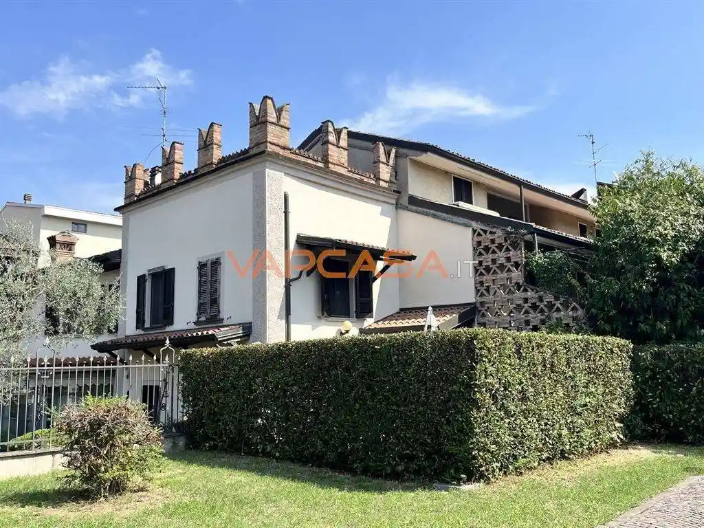 Villa in vendita a Romano di Lombardia