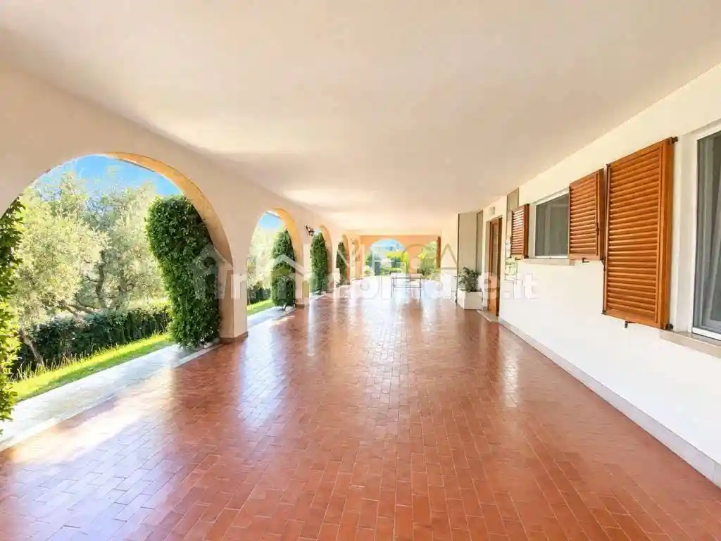 Villa in vendita a Moniga del Garda