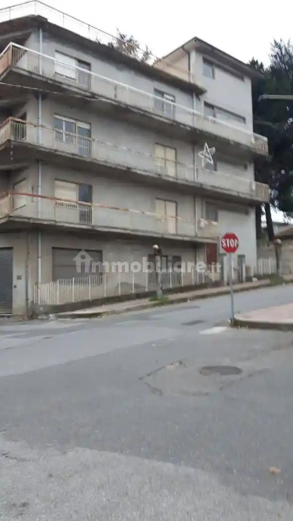 Palazzo - Edificio in vendita a Zungri