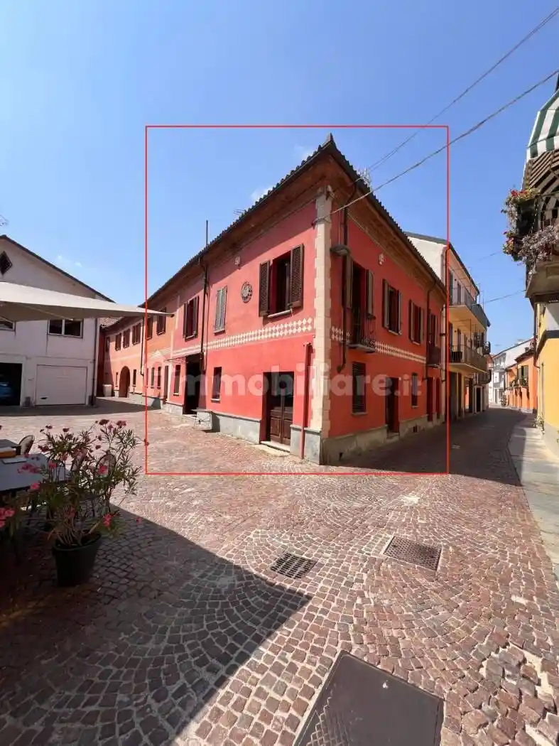 Casa indipendente in vendita a Alba