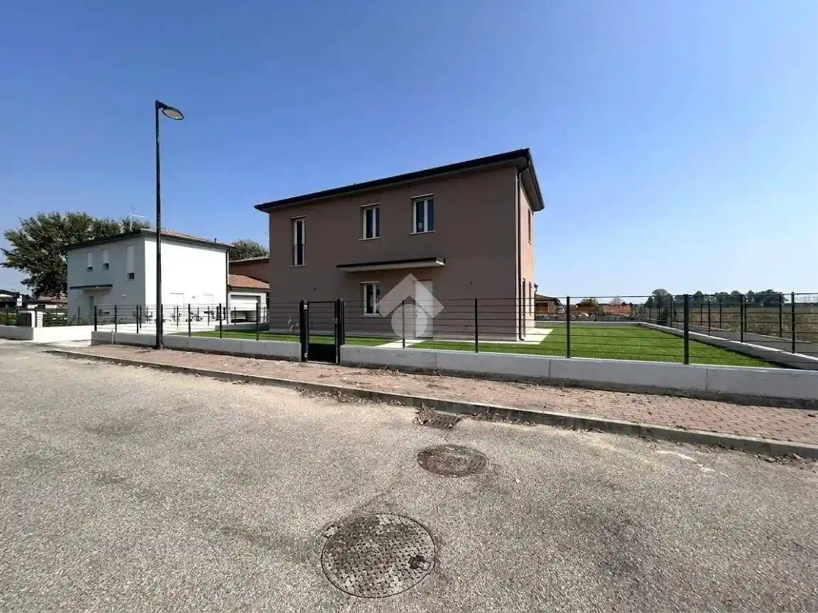 Casa indipendente in vendita a Isola della Scala