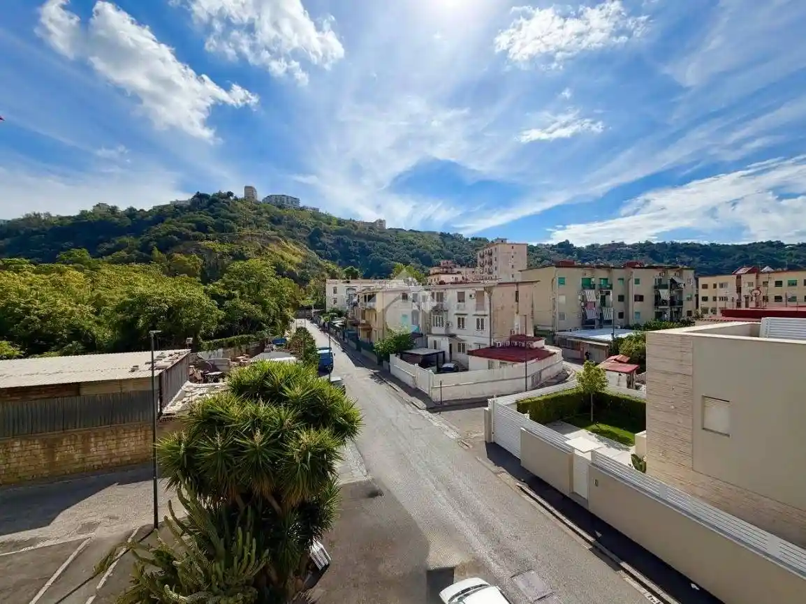 Appartamento in vendita a Napoli