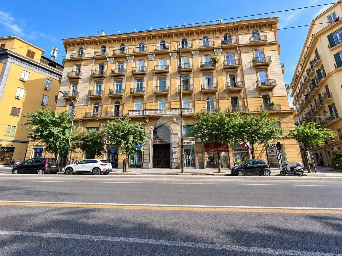 Appartamento in vendita a Napoli