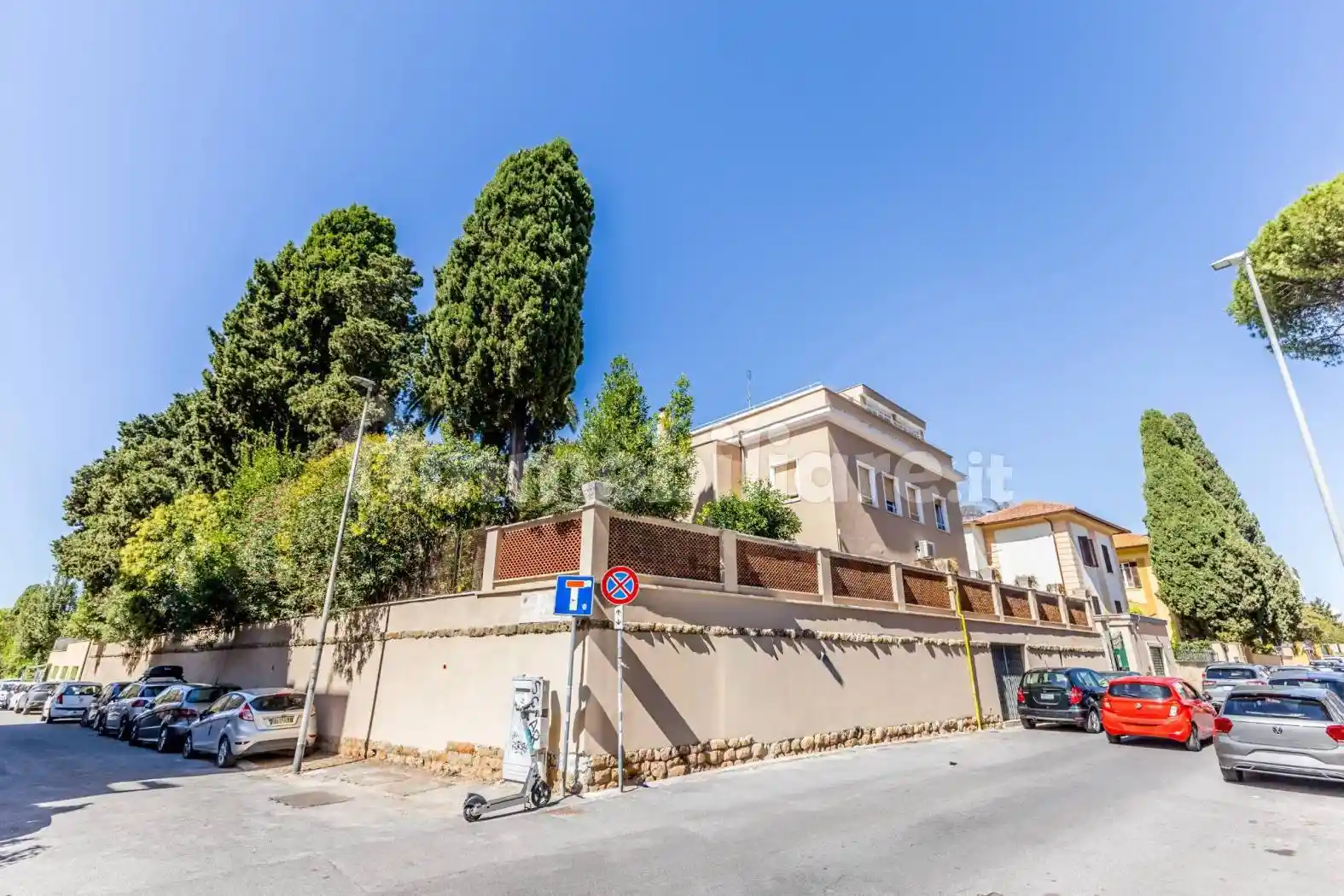 Palazzo - Edificio in vendita a Roma
