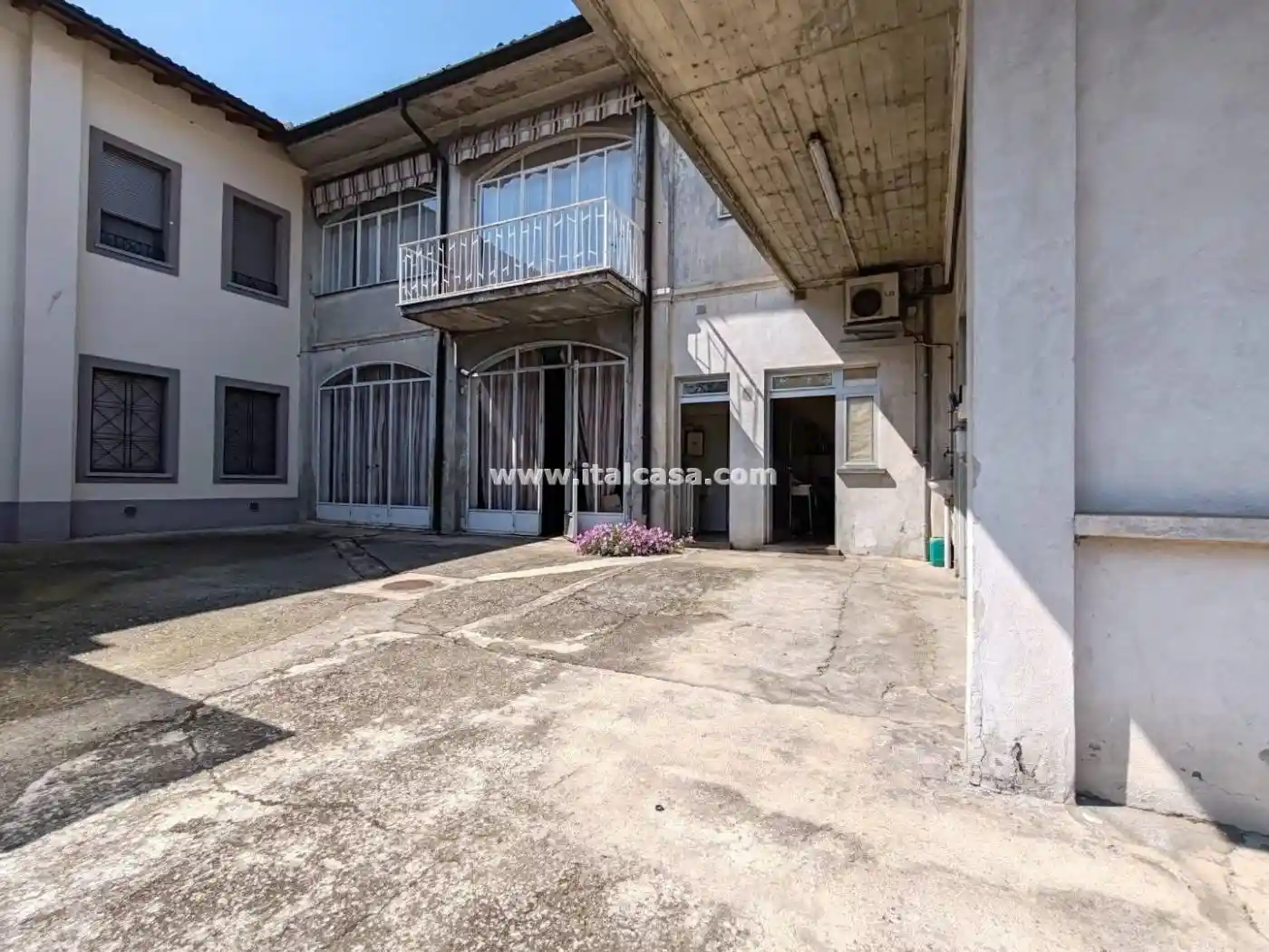 Palazzo - Edificio in vendita a Calvenzano
