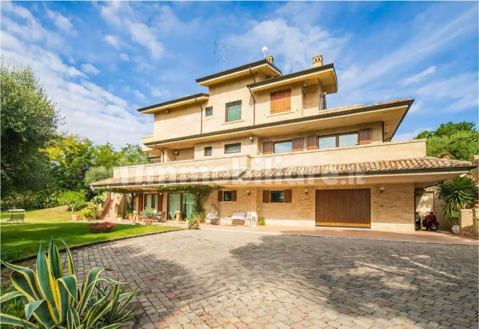 Villa in vendita a Civitanova Marche