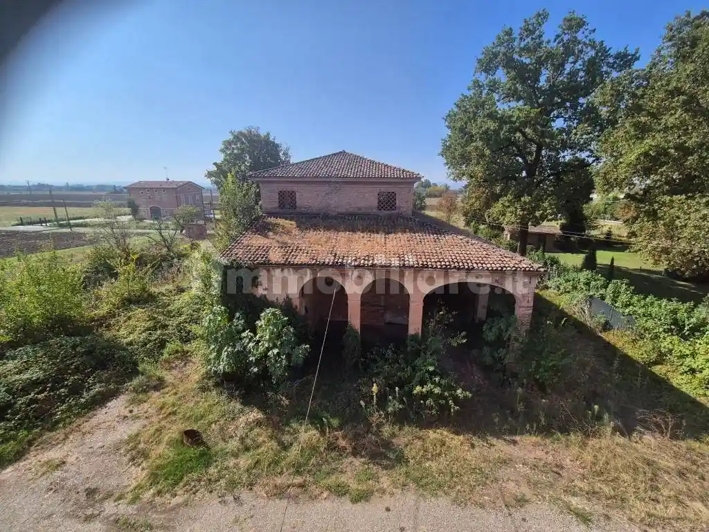Rustico - Casale in vendita a Modena