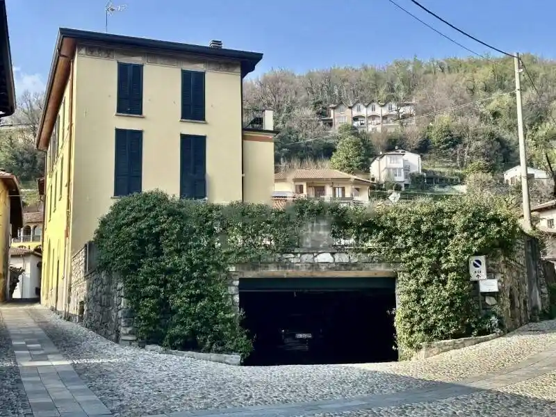 Villa in vendita a Proserpio