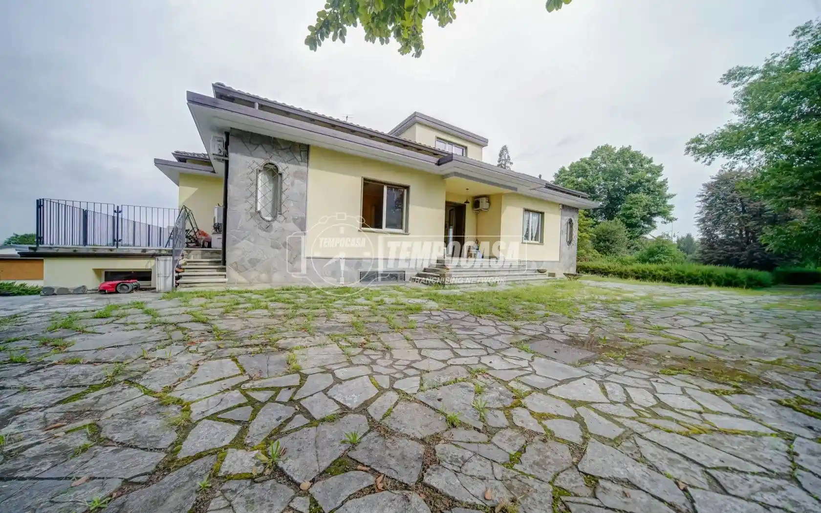 Villa in vendita a Buguggiate