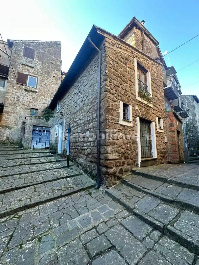Casa indipendente in vendita a Capranica