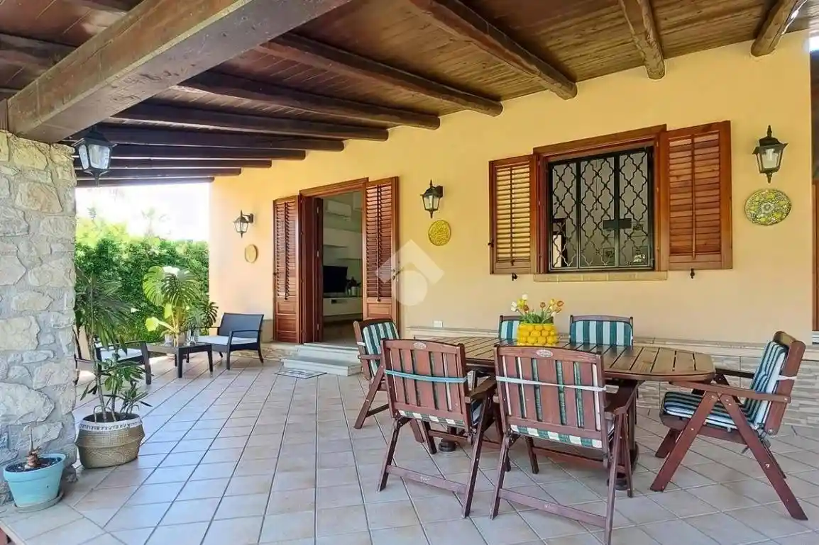 Villa in vendita a Campofelice di Roccella