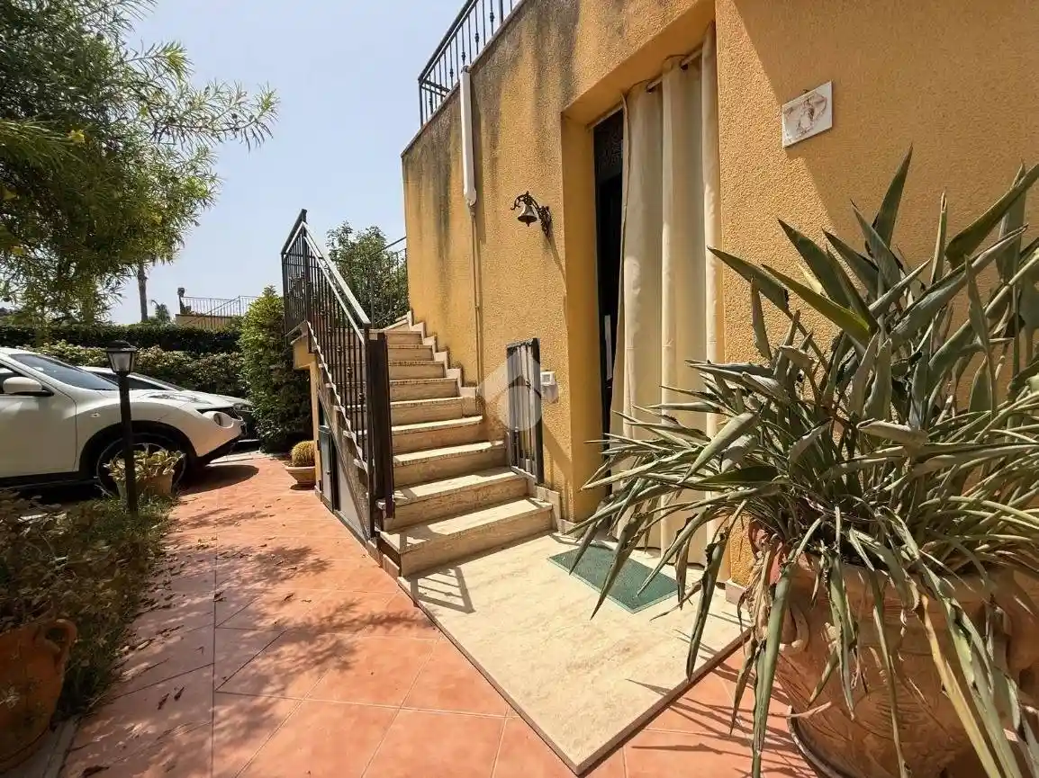 Villa in vendita a Campofelice di Roccella