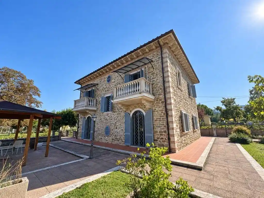 Villa in vendita a Arezzo