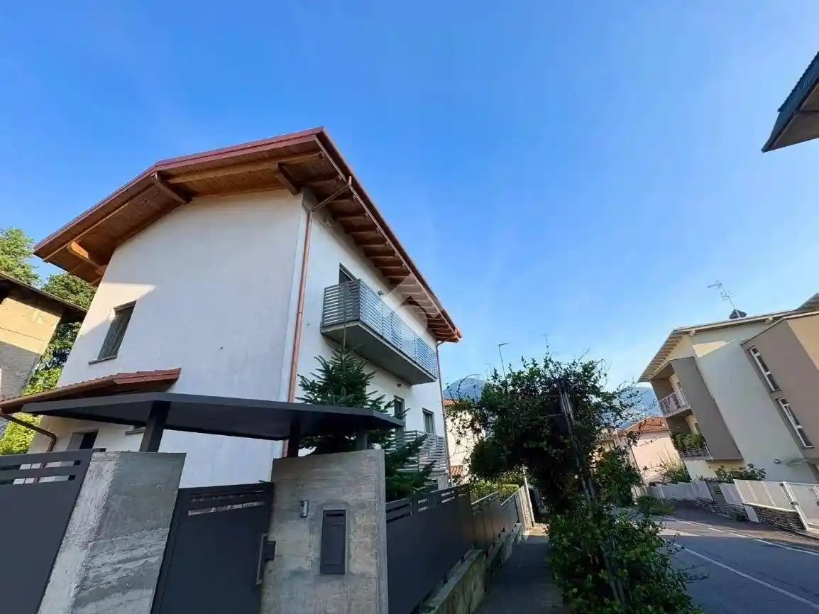 Villa in vendita a Albino
