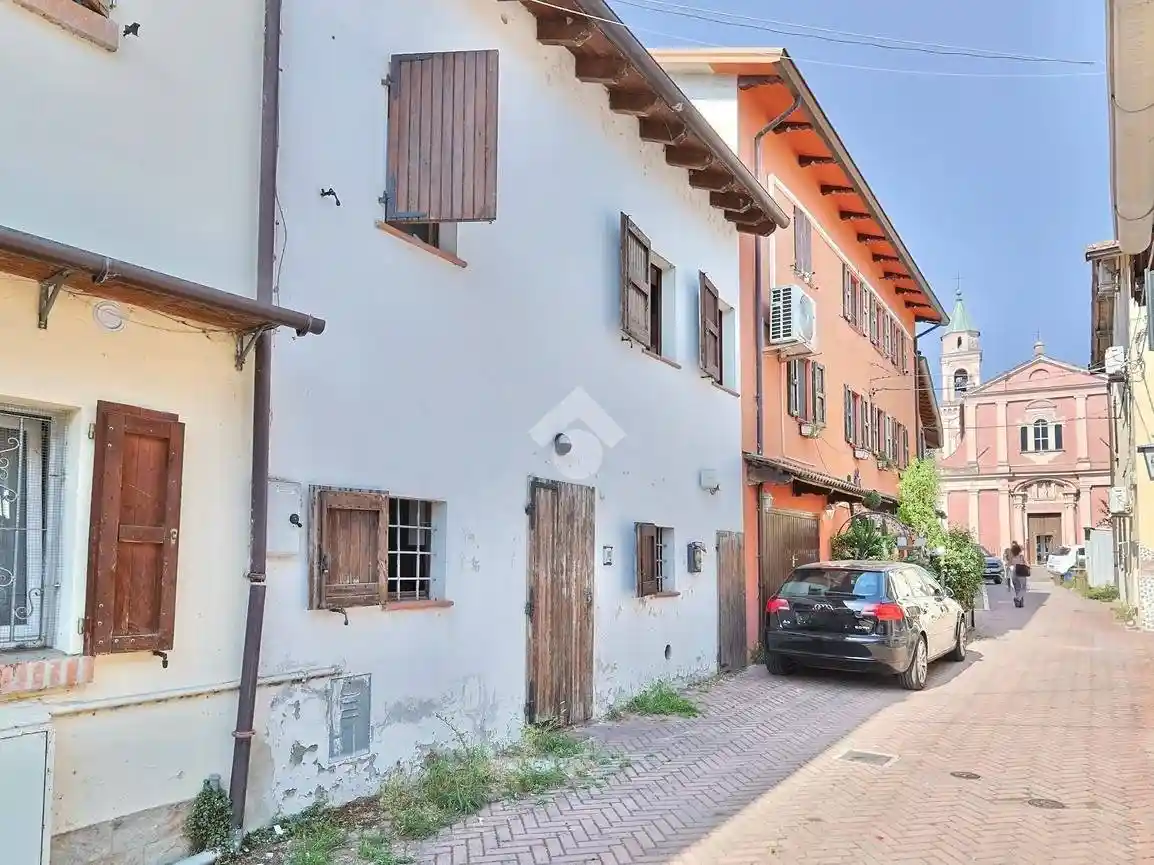 Casa indipendente in vendita a Reggio Emilia