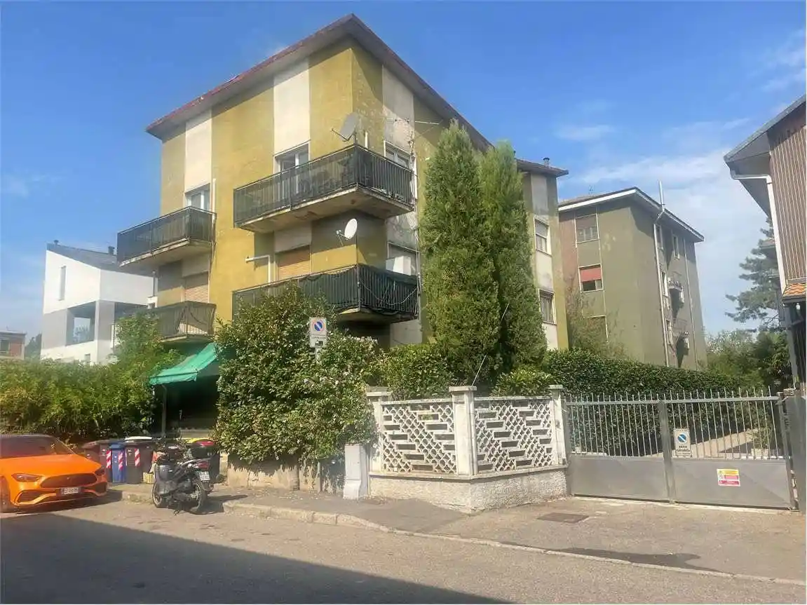 Palazzo - Edificio in vendita a Rho