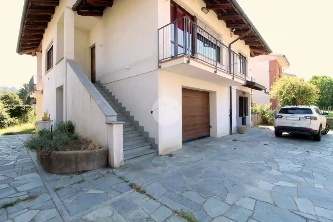 Casa indipendente in vendita a Corneliano d'Alba